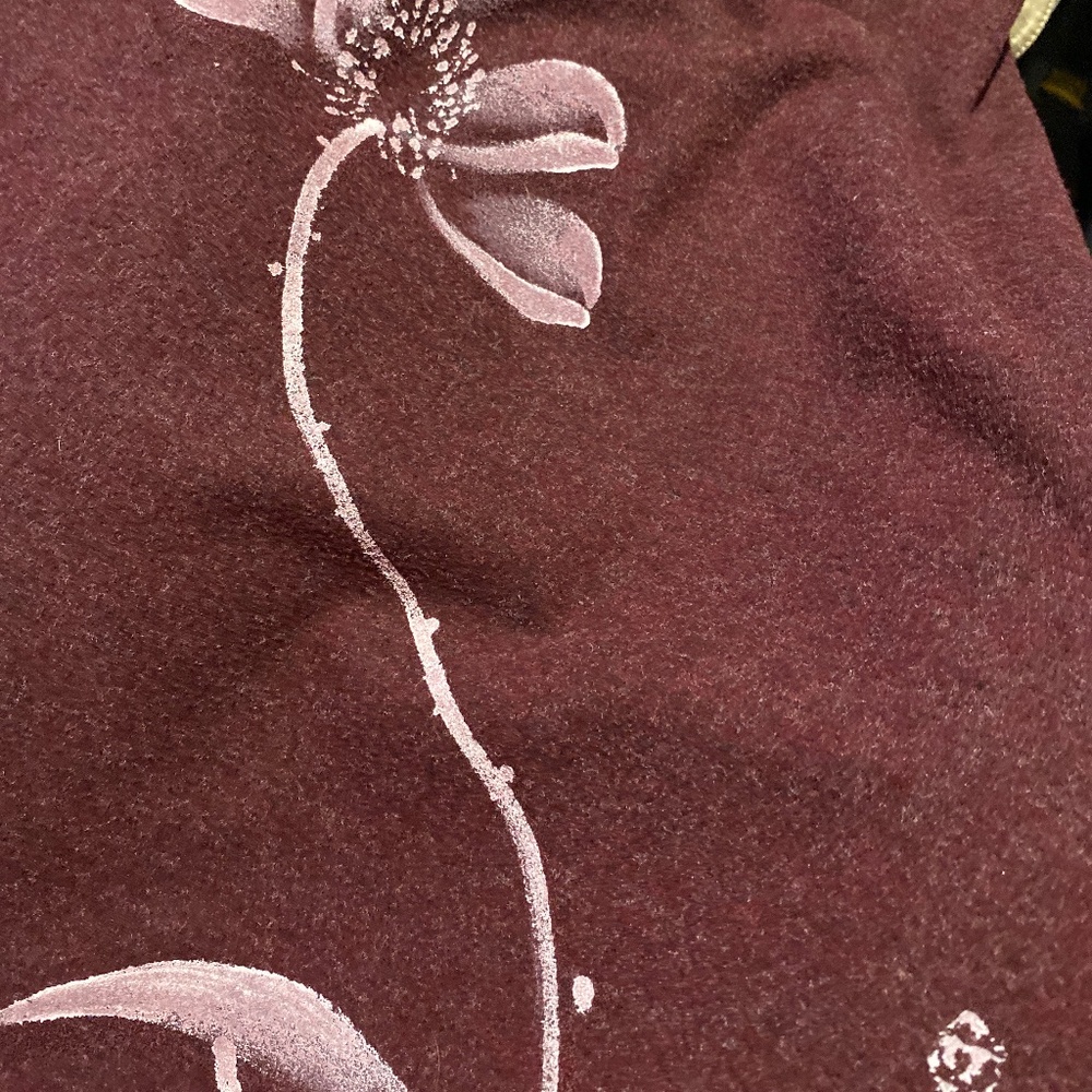 BEAUTIFUL ORIENTAL MAROON WOOL SKIRT WITH HAND PAINTED FLOWER - Picture 5 of 5